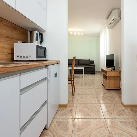 In With Wifi شقة *